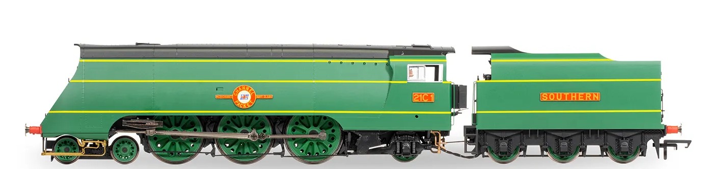 https://therailwayconductor.co.uk/images/product_images/upload/hornby-r3434-sr-4-6-2-original--merchant-navy-class-channel-packet-no-21-5.jpeg