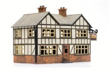 Dapol C025 OO gauge country Inn assembled and painted