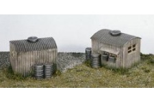 Wills KIts SS22 Lamp Huts (2) with Oil Drums (4) OO Gauge Plastic Kit