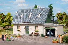 Auhagen 11454 Detached House With Garage OO Scale Plastic Kit