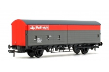 Bachmann 38-128 BR VBA Van BR Railfreight Red & Grey Front Left