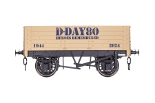 dapol-7f-052-015-d-day-80th-anniversery-5-plank-wagon-o-gauge