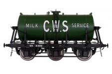 Dapol 7F-031-008 O Gauge 6 Wheel Milk Tanker CWS Green 4409