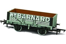 The Oxford Rail 5 Plank Mineral Wagon OR76MW5004 is a 1:76 scale model (OO gauge) recreation of wagon number 23 finished in pristine WM Barnard Worcester livery and lettering.