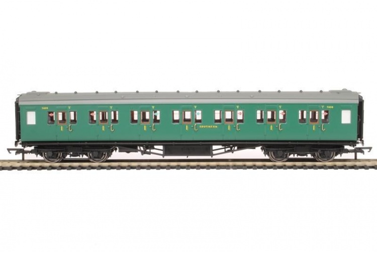 Hornby R4734 Maunsell Corridor First 7406 In SR Malachite Green pic2