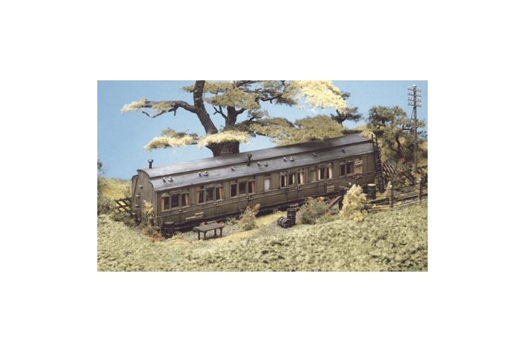 Ratio 519 Large Grounded Coach OO Gauge Plastic Kit