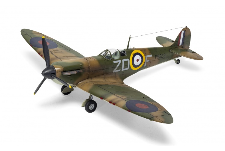 Airfix A05126A Supermarine Spitfire Mk.1a Front Left