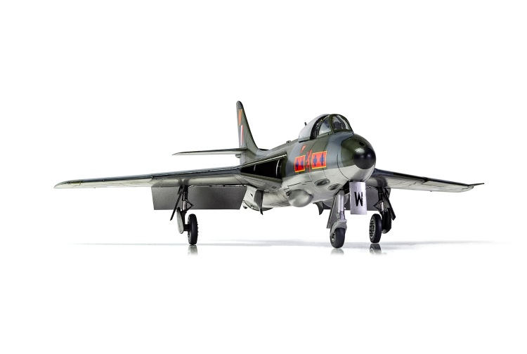 Airfix A09185 Hawker Hunter F.6 Front Right