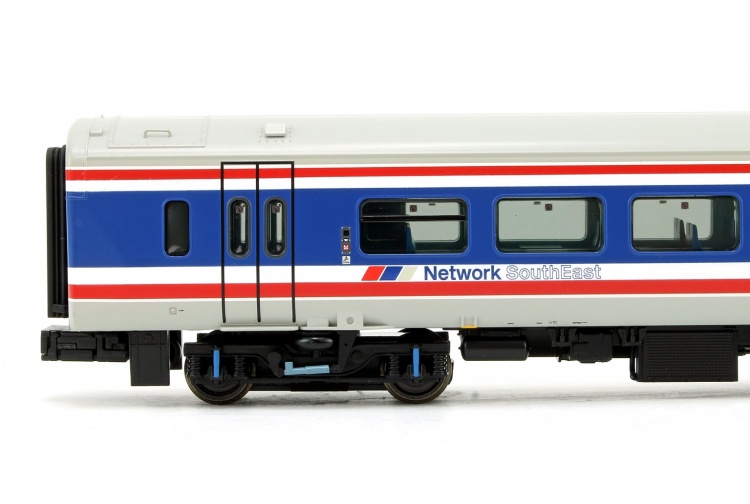 Bachmann 31-520 Class 159 3-Car DMU 159013 BR Network SouthEast Revised Picture 7