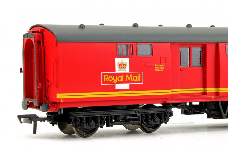 Bachmann 39-422 BR Mk1 POS Post Office Sorting Van Royal Mail Travelling Post Office Closeup