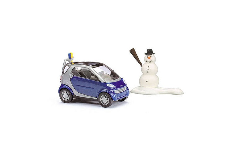 Busch 48918 Smart City Coupe With Snowman 1:87 Scale Diecast Model