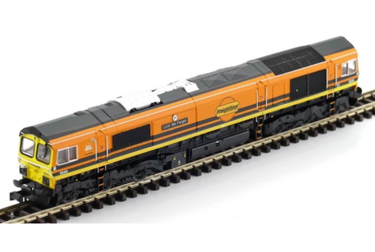Dapol 2D-007-013D Class 66 413 'Lest We Forget' Freightliner (DCC-Fitted) Front Right