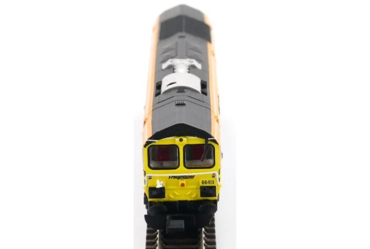 Dapol 2D-007-013D Class 66 413 'Lest We Forget' Freightliner (DCC-Fitted) Front