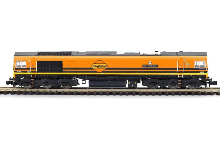Dapol 2D-007-013D Class 66 413 'Lest We Forget' Freightliner (DCC-Fitted) Side