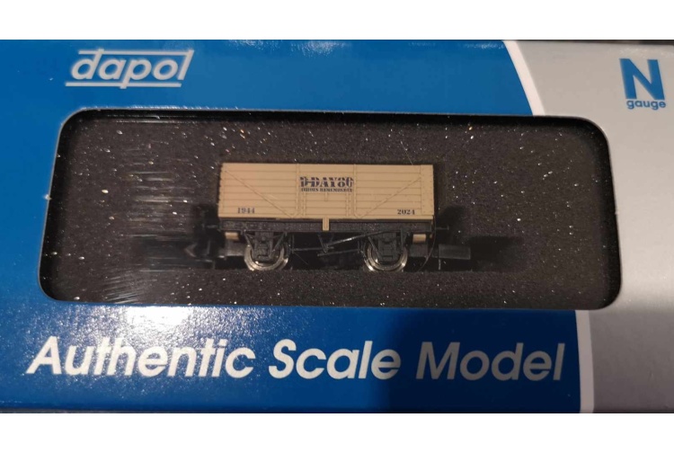 dapol-2f-071-090-7-plank-d-day-80th-anniversary-n-gauge