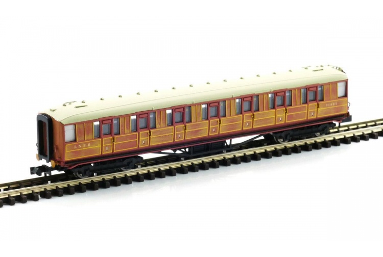 Dapol 2P-011-106 Gresley LNER Teak 1st Class Coach 318767 Front Left