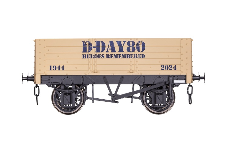 dapol-7f-052-015-d-day-80th-anniversery-5-plank-wagon-o-gauge