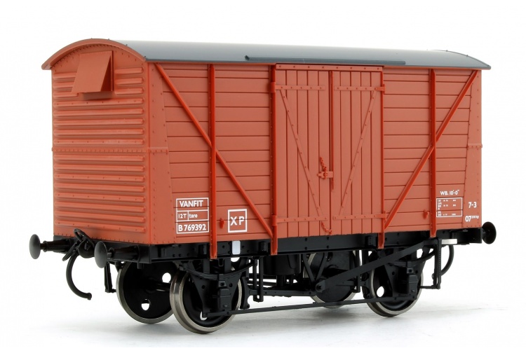 Dapol 7F-056-016 10 Foot Chassis Wagon B769392 Planked Van Bauxite Front Left