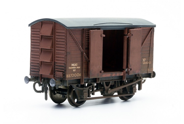 Dapol C041 10 Ton Ventilated Meat Van OO Gauge Plastic Kit