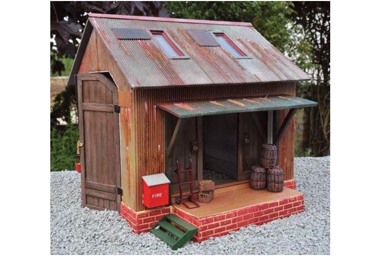 Deluxe Materials BD27 Scenic Rust Kit Storage Shed