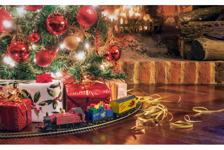 hornby-r1248-santas-express-train-set-around-christmas-tree