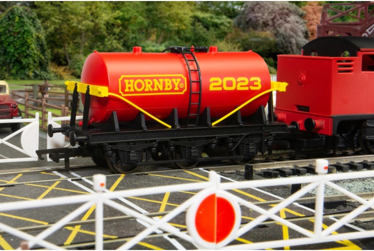 hornby-r60084-2023-wagon-6-wheel-tanker