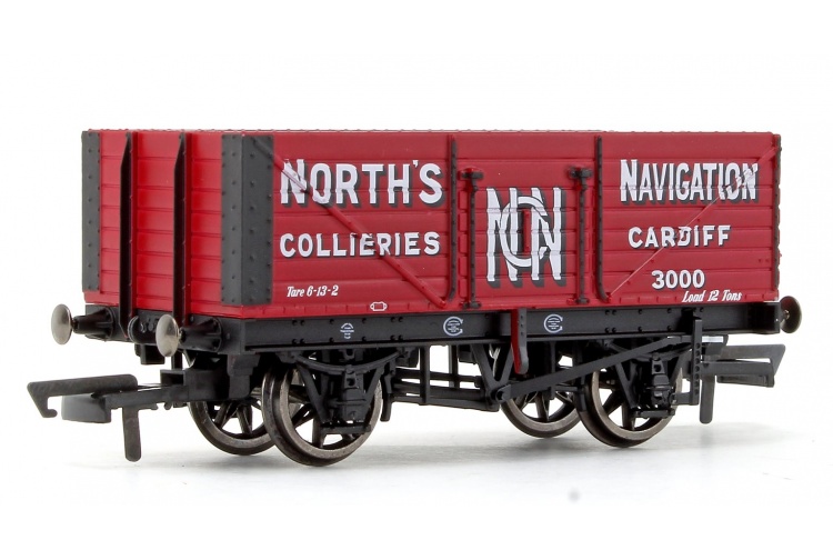 Hornby R6904 North's Navigation 7 Plank Wagon No. 3000 Front Left