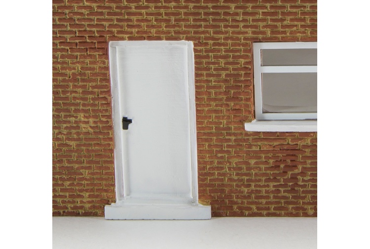 hornby-r9807-modern-bungalow-closeup-backdoor