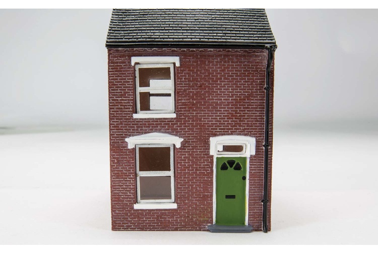 Hornby R9863 Right Hand Mid-Terraced House for OO gauge model railways pic2