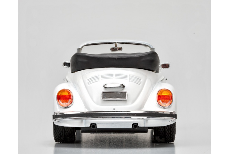 italeri-3709-vw-1303s-beetle-cabriolet-rear