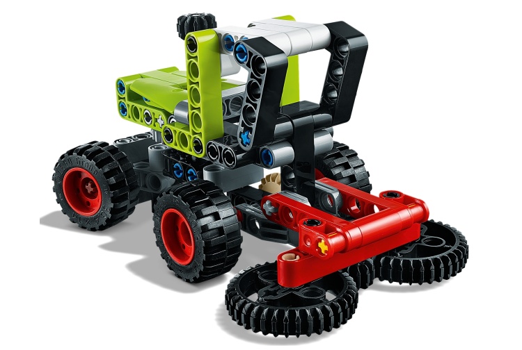 Lego 42102 CLAAS XERION Tractor Right Front