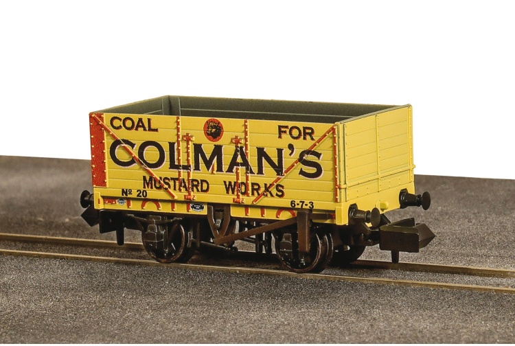 peco-nr-7006p-9ft-7-plank-wagon-colmans-mustard-oo9