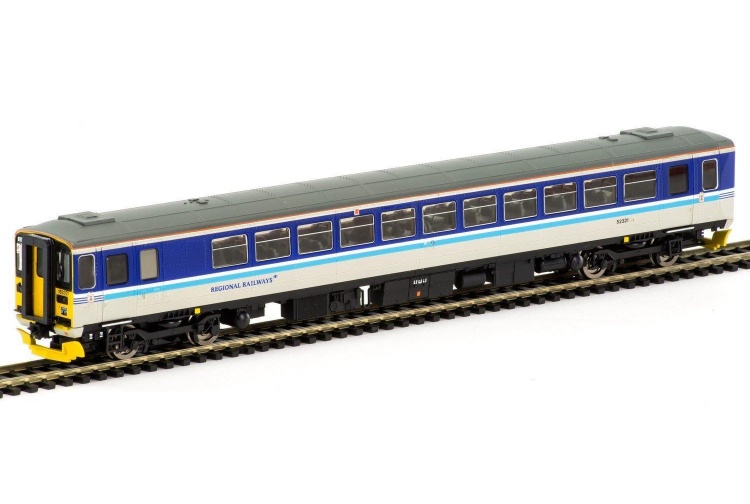 Hornby R3477 Class 153 153321 - Regional Railways Livery pic2