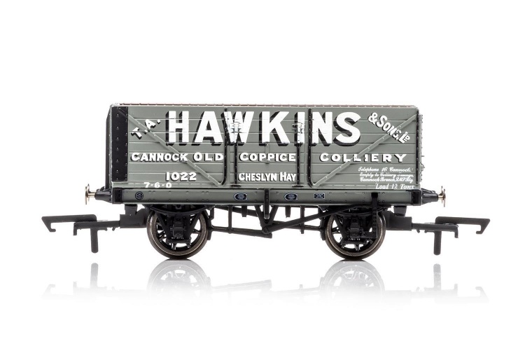 hornby-r6875-7-plank-wagon-hawkins