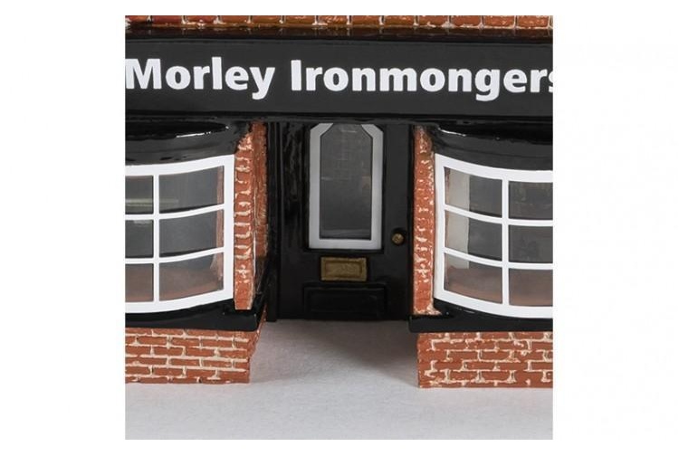 hornby-skaledale-r9846-the-ironmongers-shop-front-door-and-windows