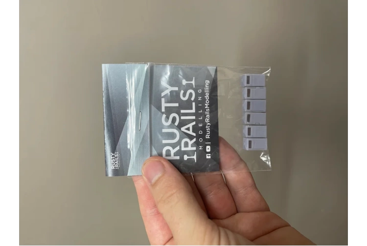 rusty-rails-modelling-rrm059-litter-bins-1-76-oo-gauge-unpainted-2