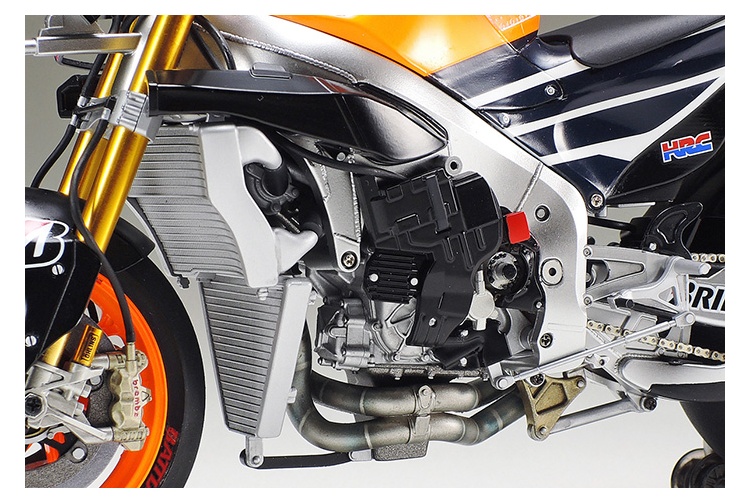 Tamiya 14130 Repsol Honda RC213V '14 Engine Detail 2
